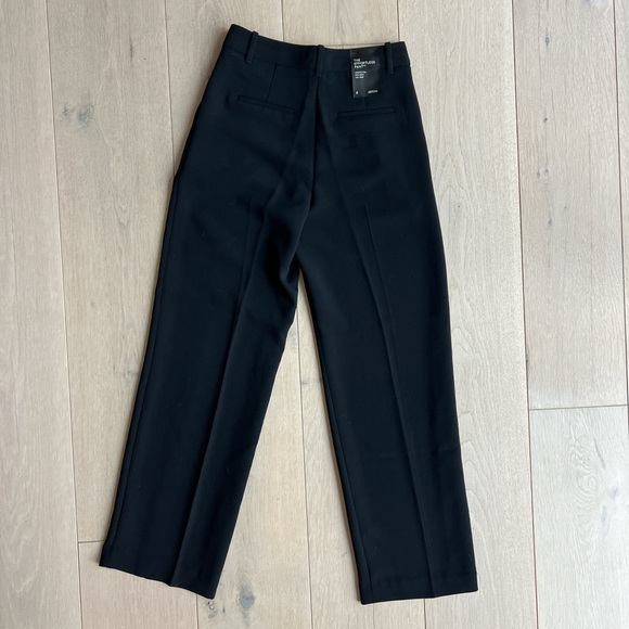 Aritzia Effortless Pant | NWT | Size 6 - Picture 4 of 5